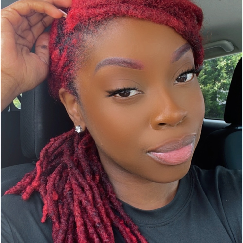 Meet your Posher, Alexis